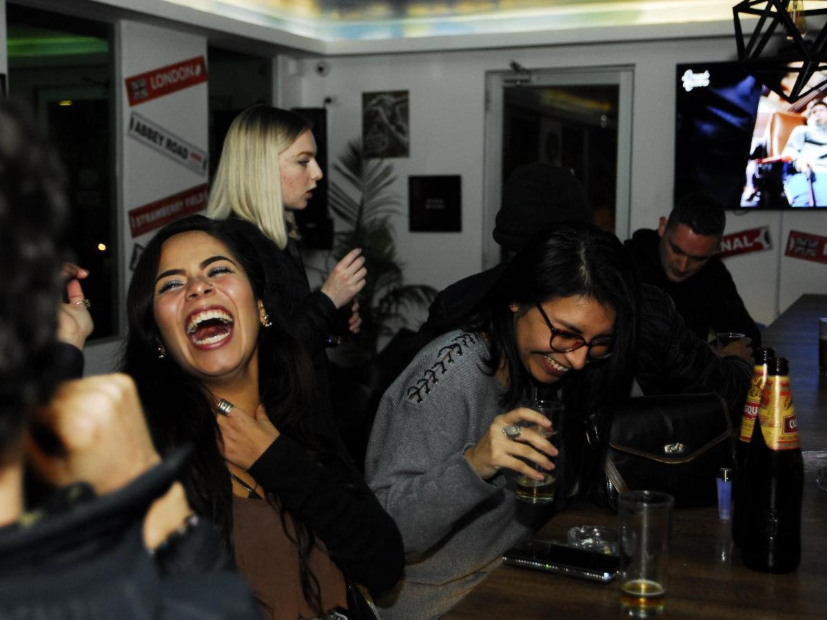 Alpes Lima Kennedy Hostel Экстерьер фото