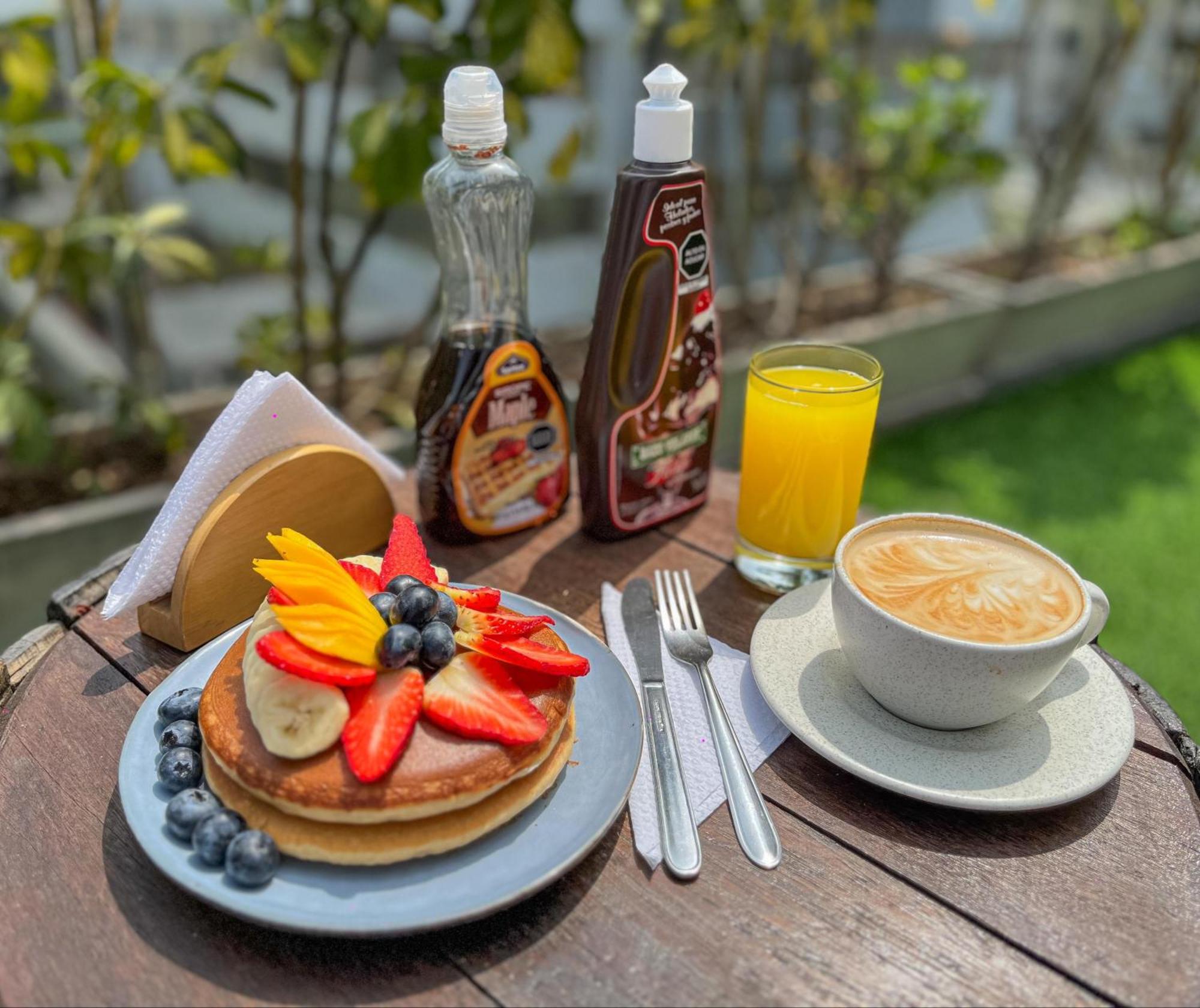 Alpes Lima Kennedy Hostel Экстерьер фото